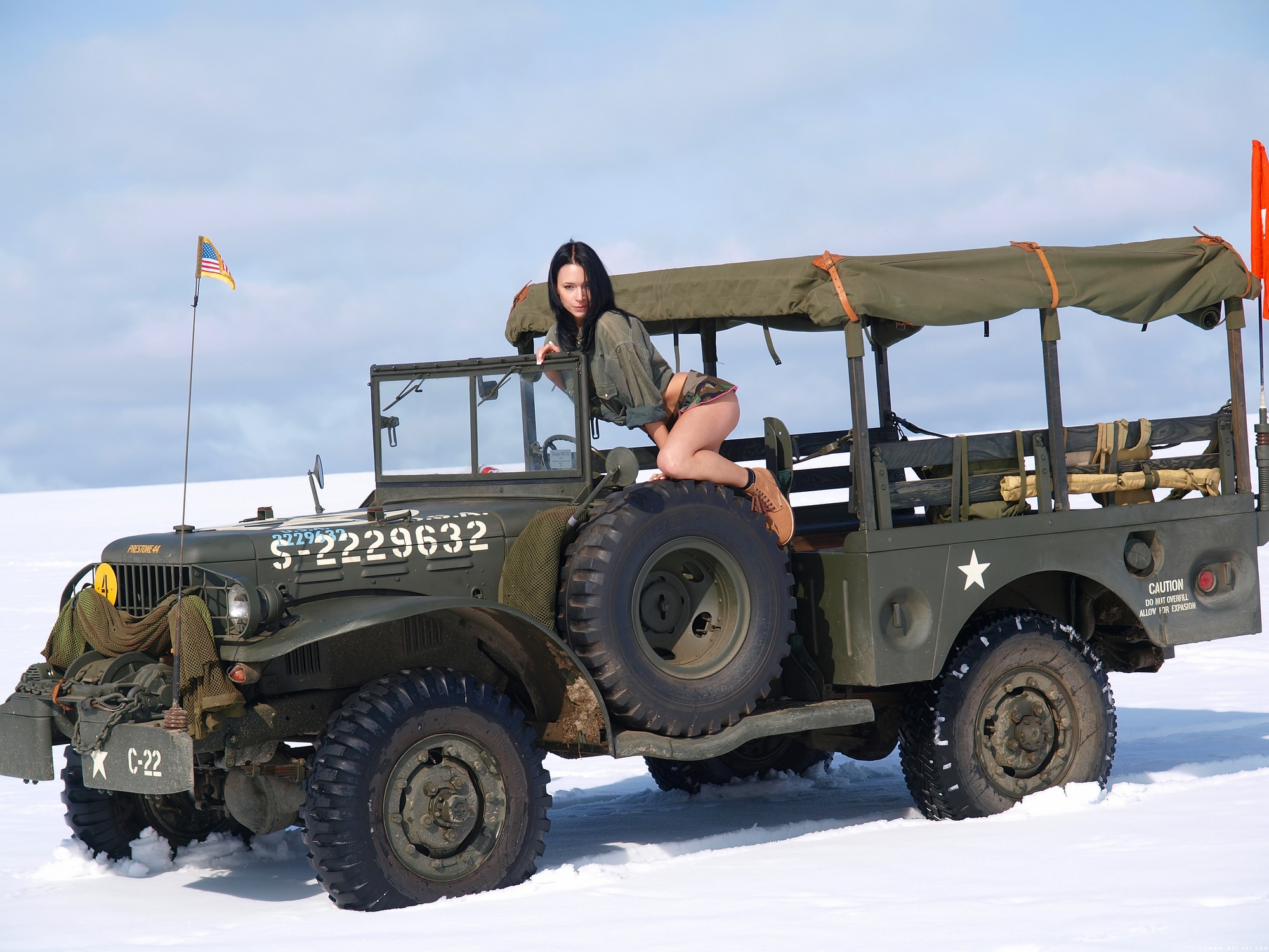 gwen-a-military-jeep-winter-snow-metart-02