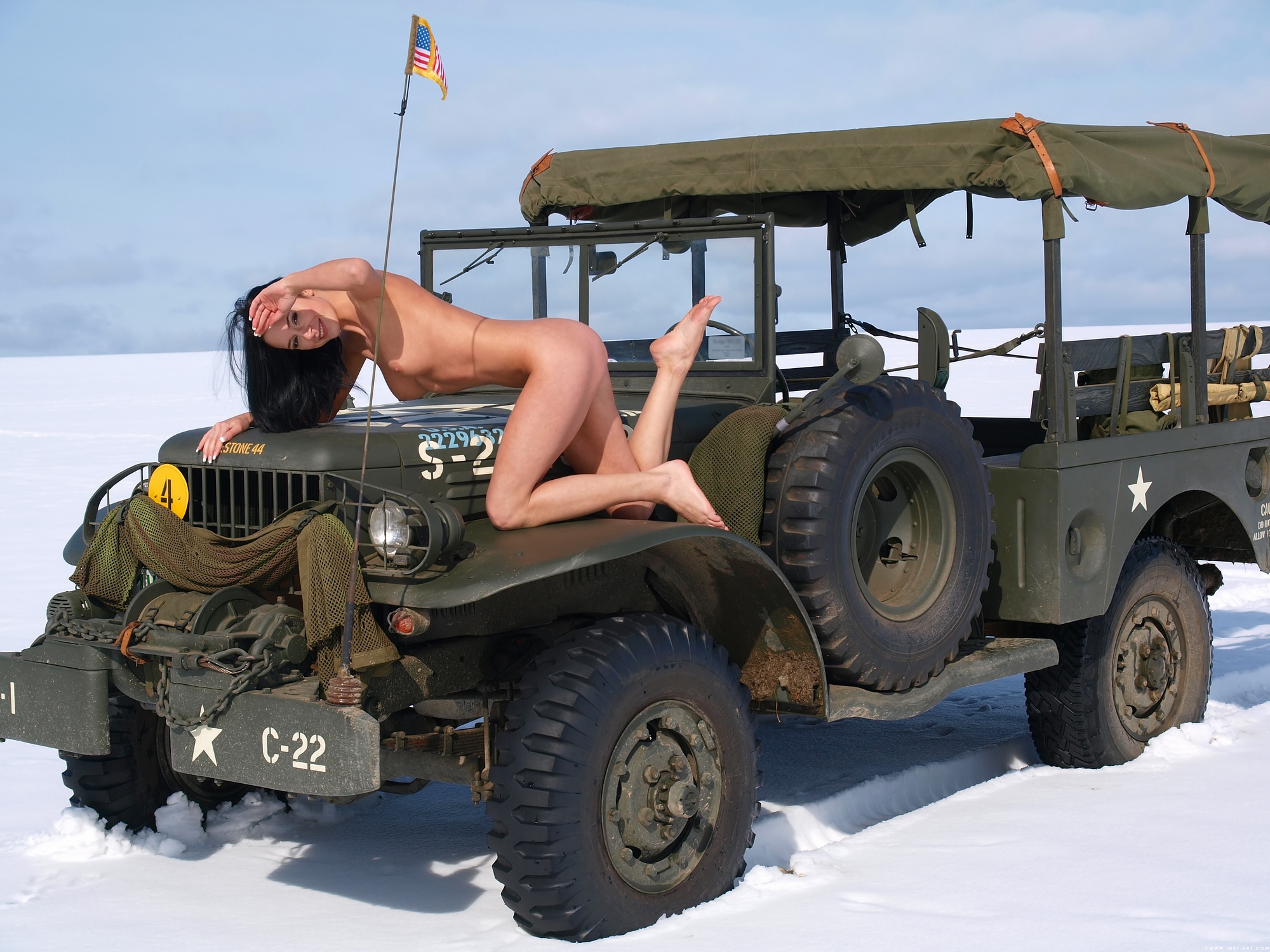 gwen-a-military-jeep-winter-snow-metart-16