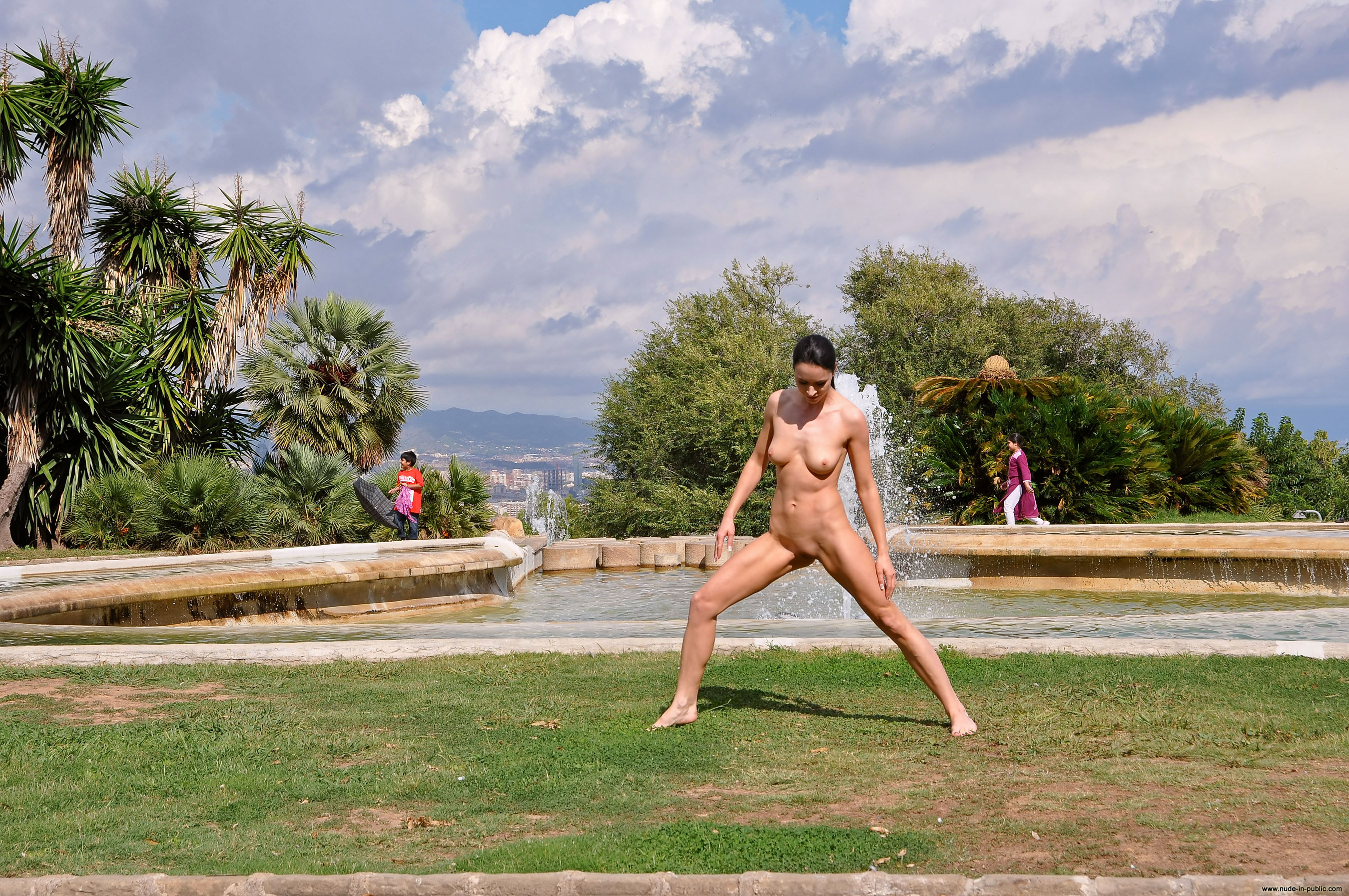 gwen-barcelona-nude-in-public-06