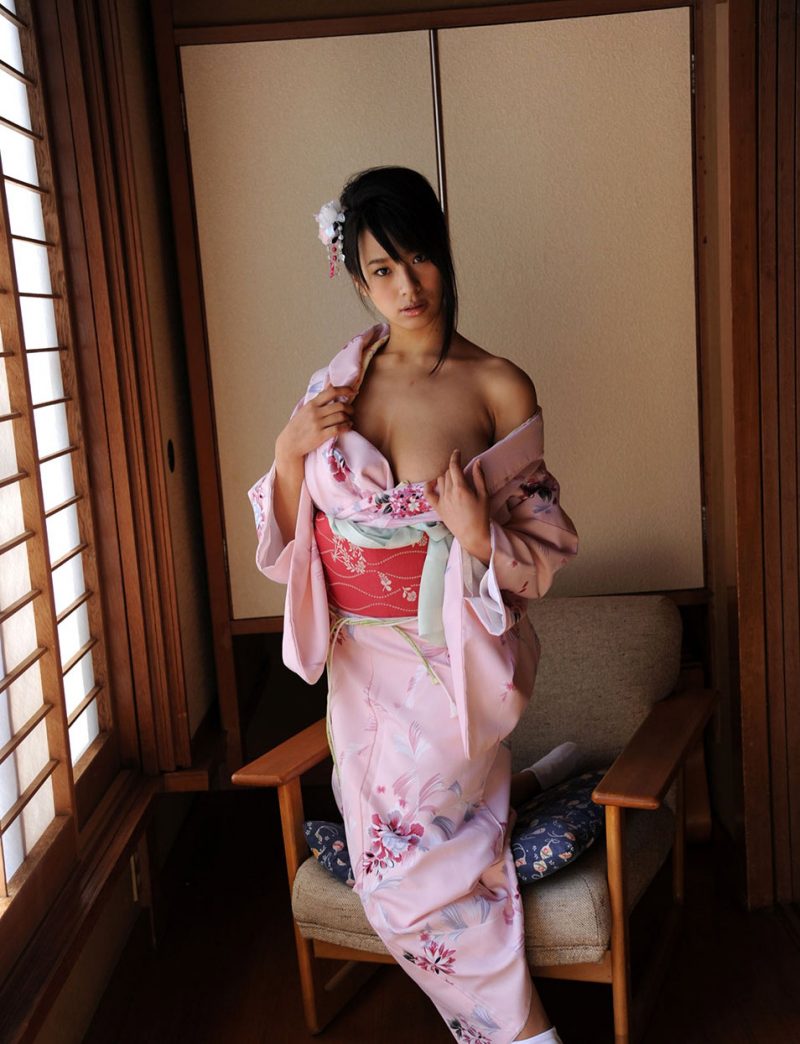 Hana Haruna In Traditional Japanese Kimono