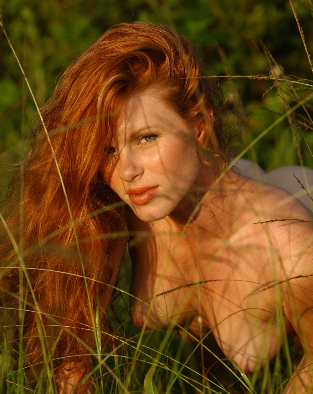 heather-christensen-long-hair-redhead-naked-slim-body-woman-09