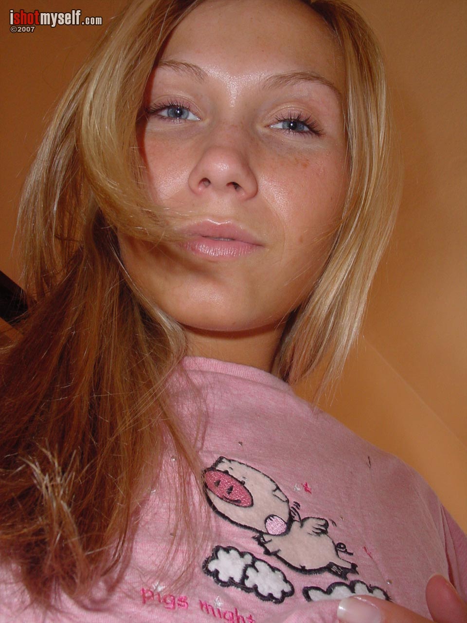 fiala-nude-blonde-taned-pussy-selfie-ishotmyself-03