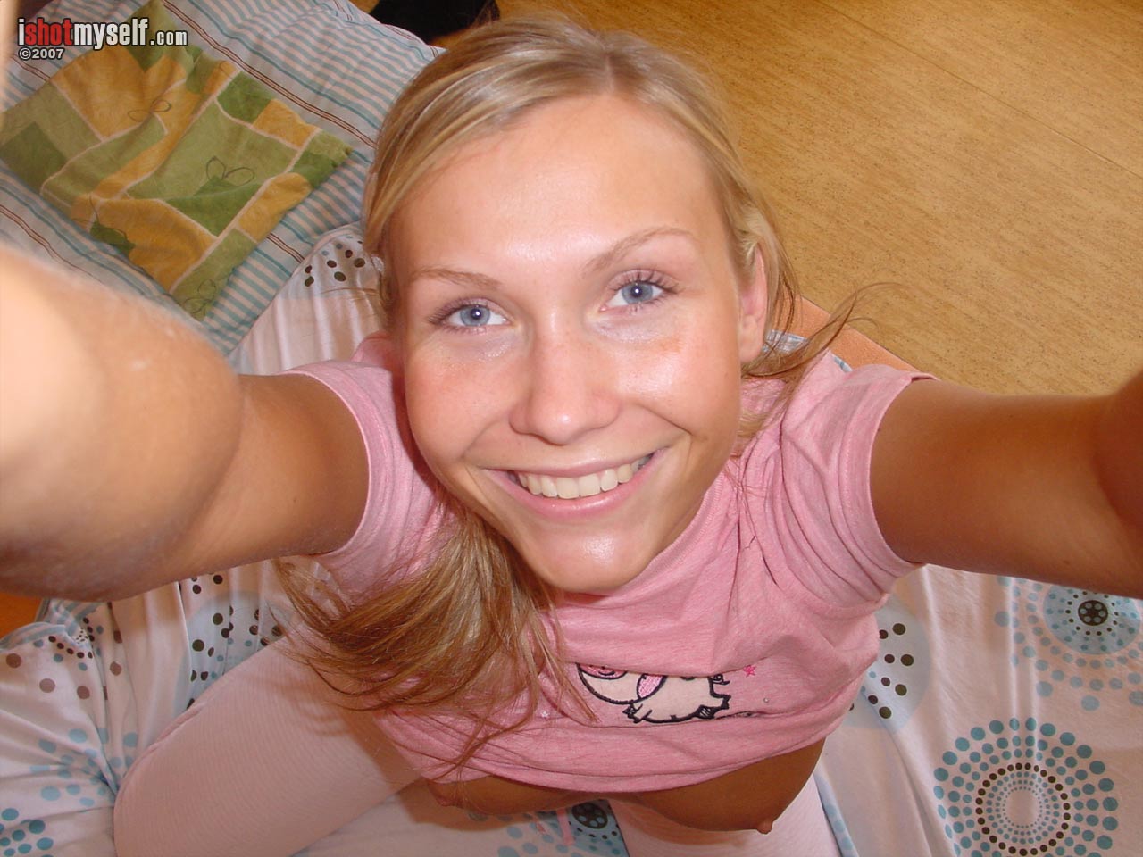 fiala-nude-blonde-taned-pussy-selfie-ishotmyself-08