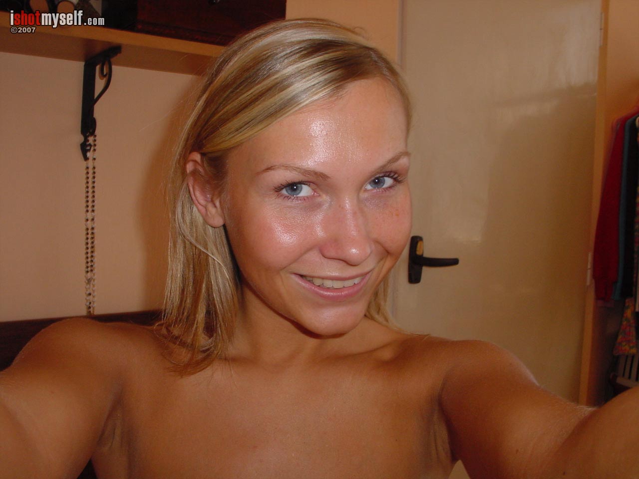 Fiala Nude Blonde Taned Pussy Selfie Ishotmyself