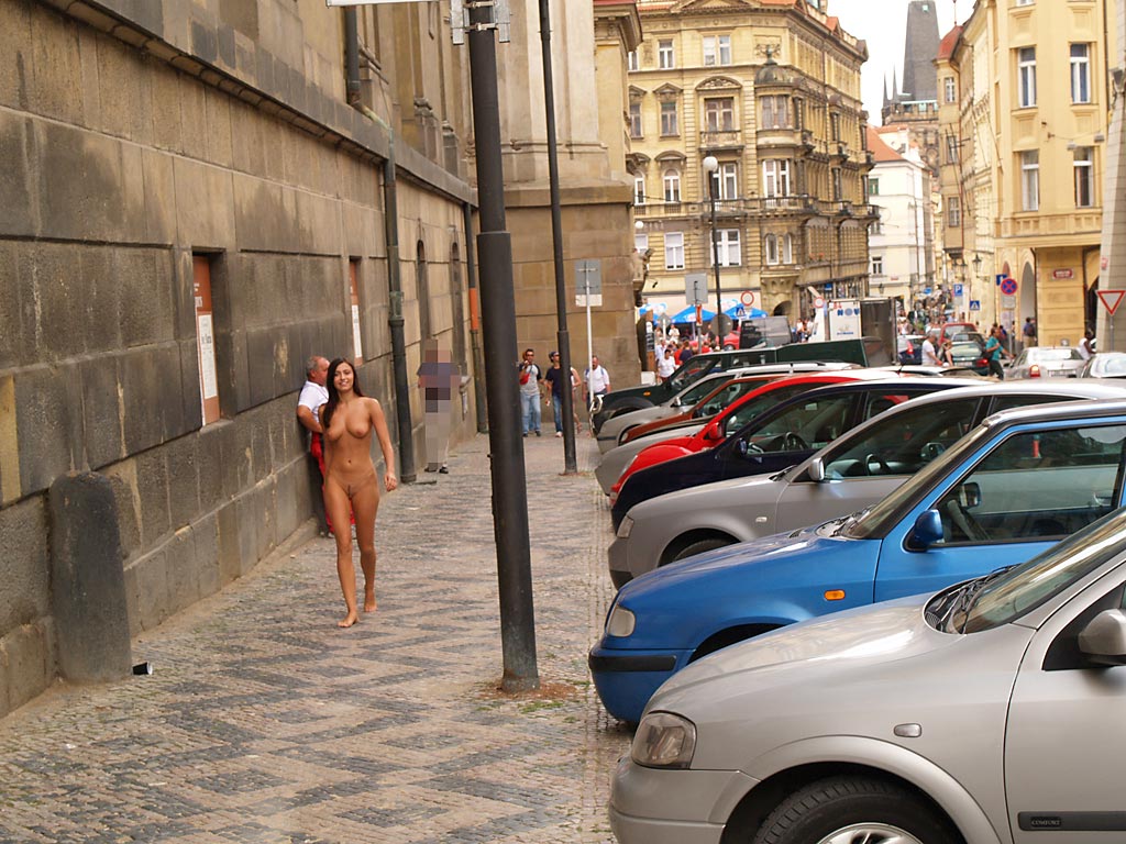 jirina-k-nude-on-the-street-of-prague-16