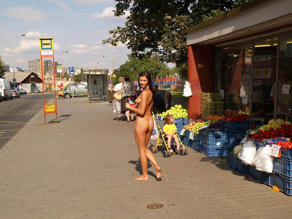 jirina-k-nude-girl-on-bus-stop-public-23