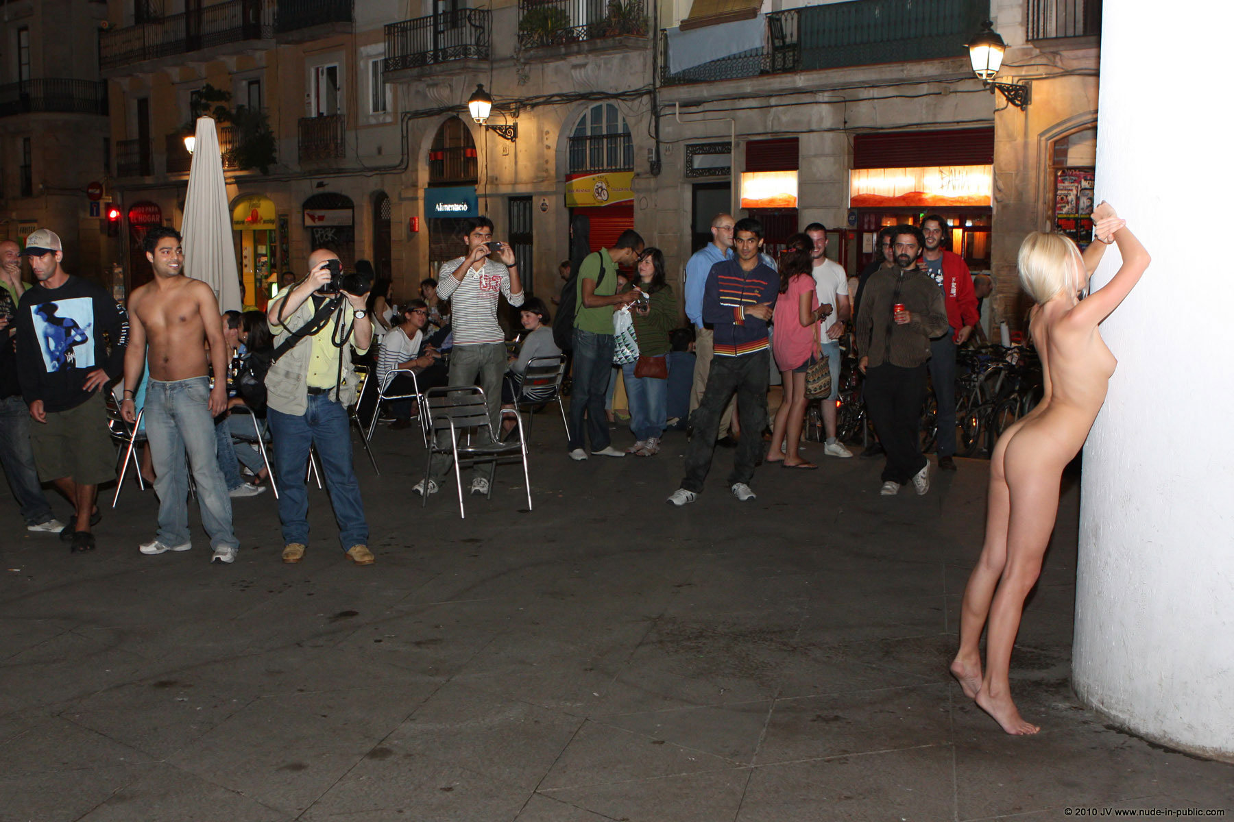 judita-night-barcelona-nude-public-09