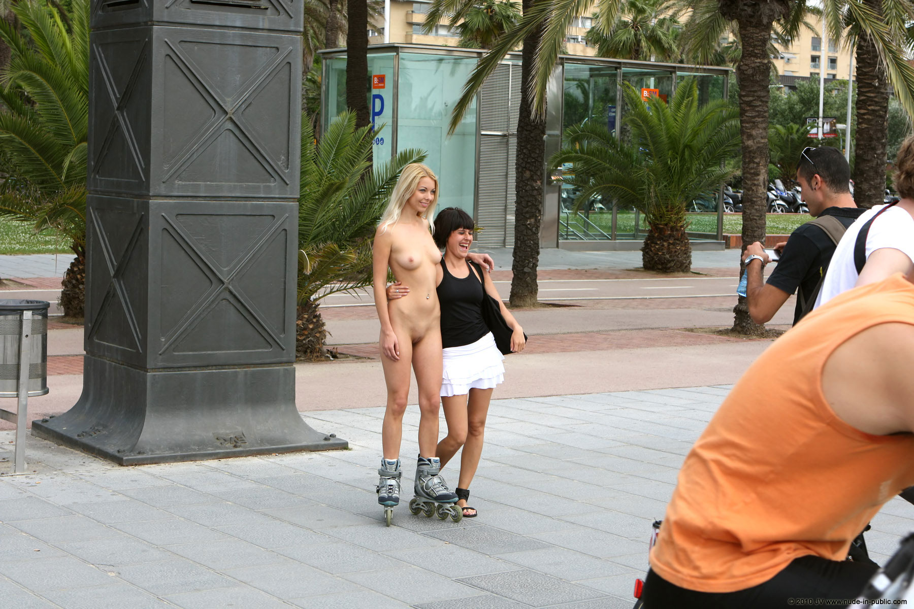 judita-nude-barcelona-public-26