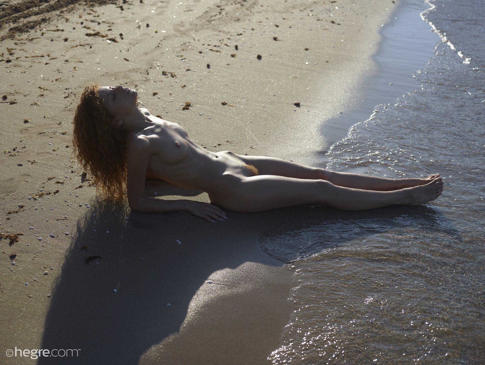 julia-horizon-nude-seaside-beach-redhead-slim-girl-hegre-art-27