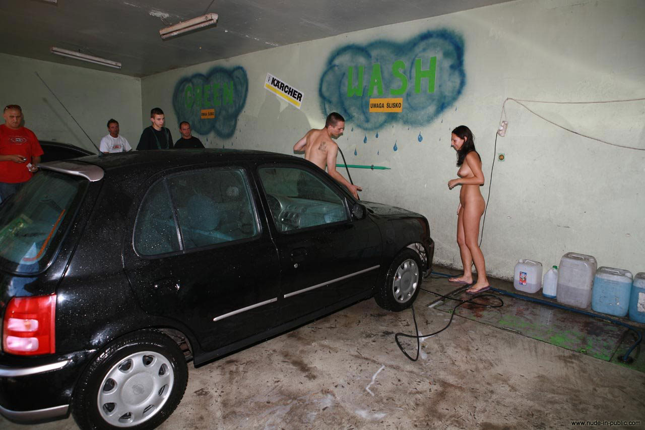 justyna-naked-car-wash-nude-in-public-07