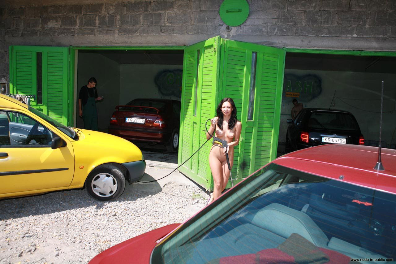 justyna-naked-car-wash-nude-in-public-29
