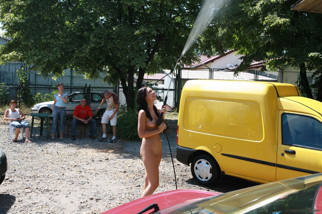justyna-naked-car-wash-nude-in-public-37