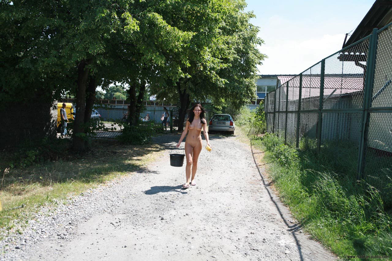 justyna-naked-car-wash-nude-in-public-48