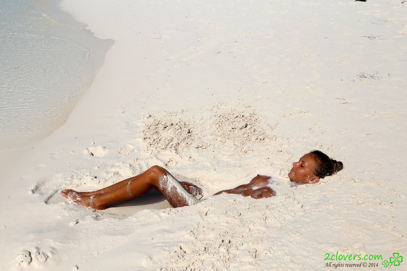 katya-clover-naked-on-sirena-beach-seaside-2clovers-39