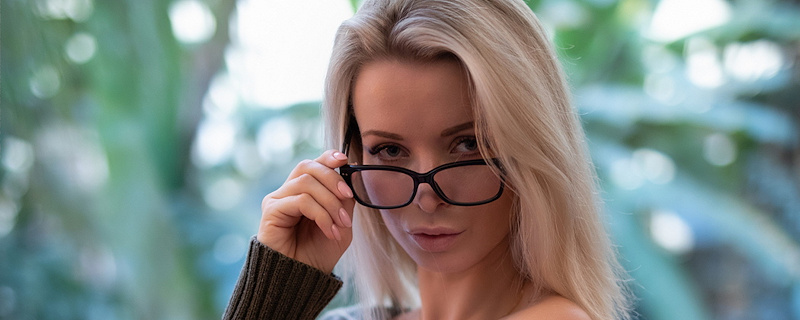 Katya Enokaeva reading women’s magazines
