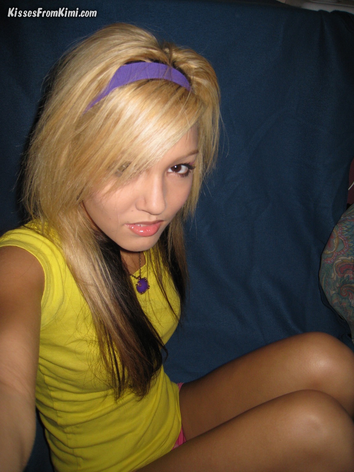 teen-blonde-naked-selfie-in-her-room-01