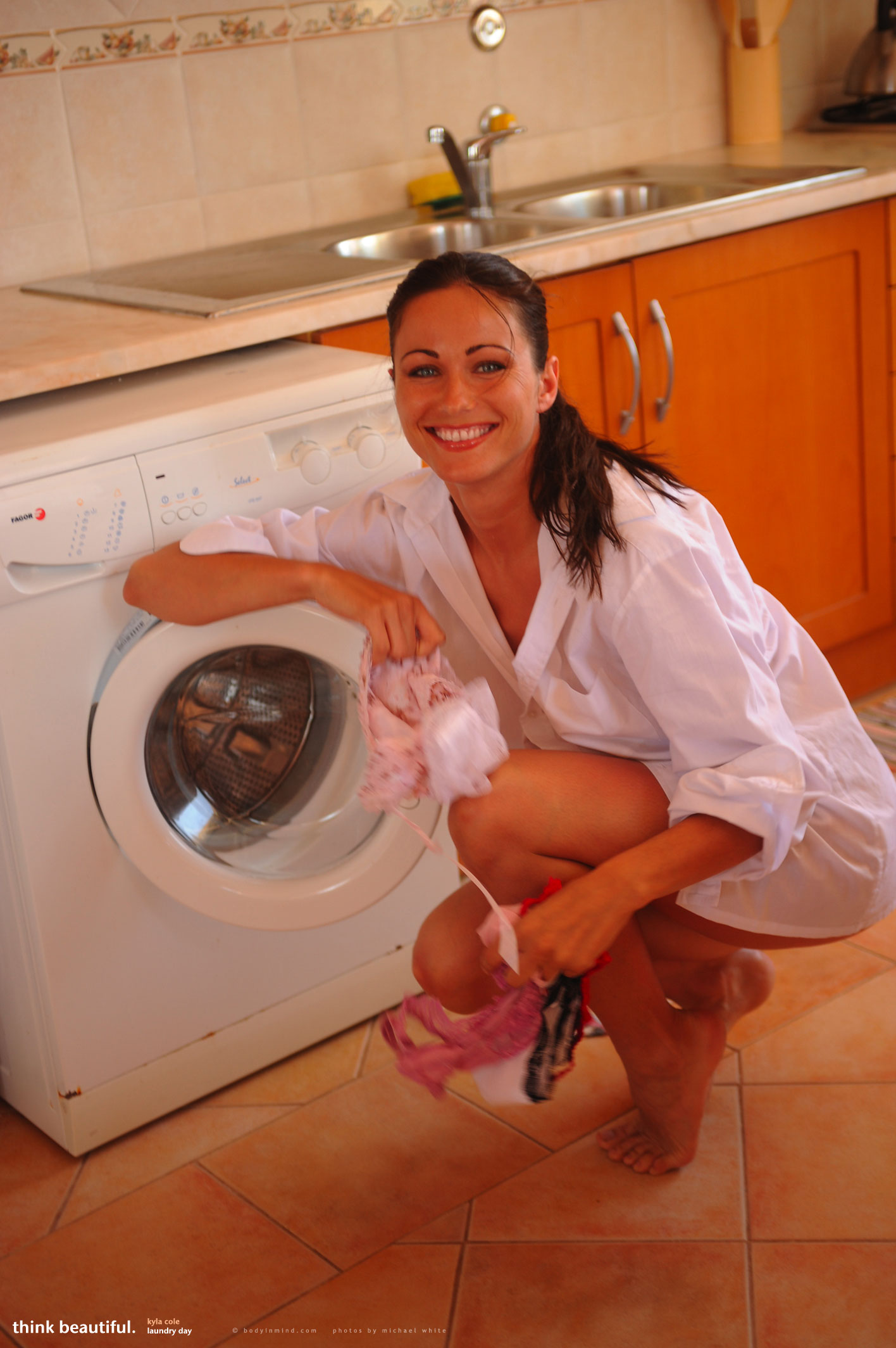 kyla-cole-doing-laundry-01