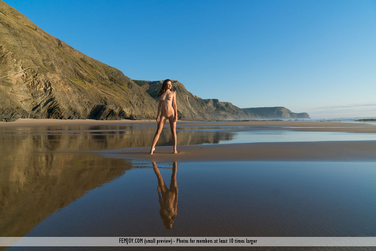 lauren-beach-seaside-nude-femjoy-11