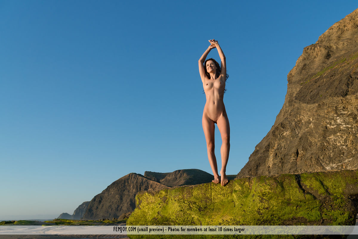 lauren-beach-seaside-nude-femjoy-14