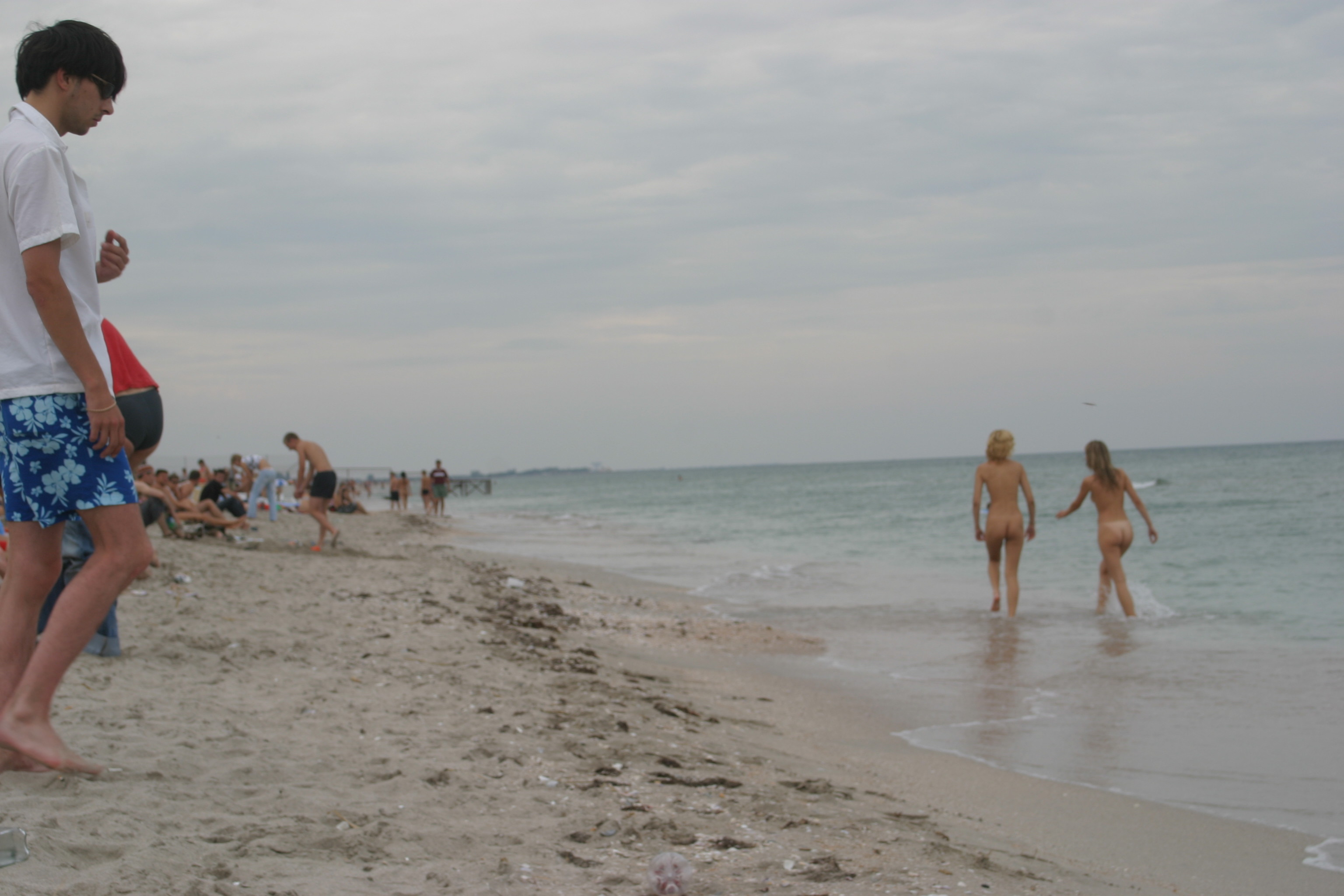 vika-y-lena-l-beach-nude-in-public-metart-06