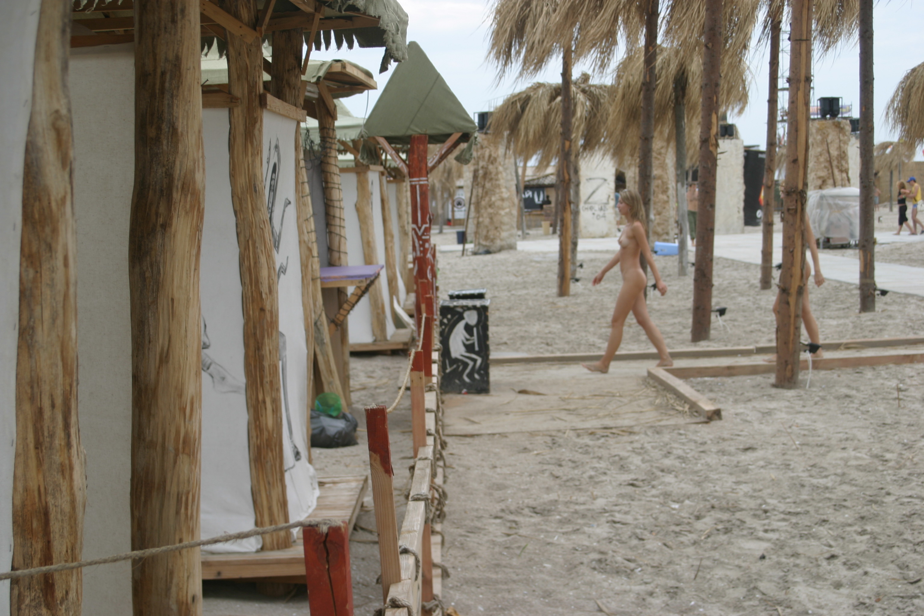 vika-y-lena-l-beach-nude-in-public-metart-10