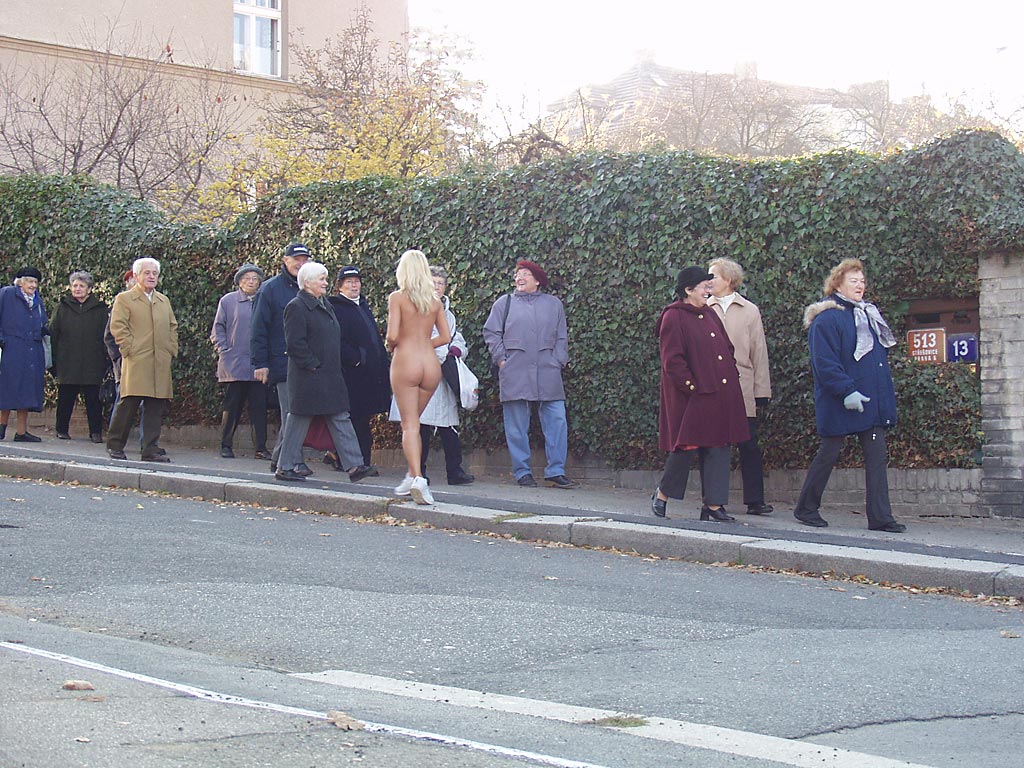 lenka-p-naked-in-public-blonde-tits-on-streets-22