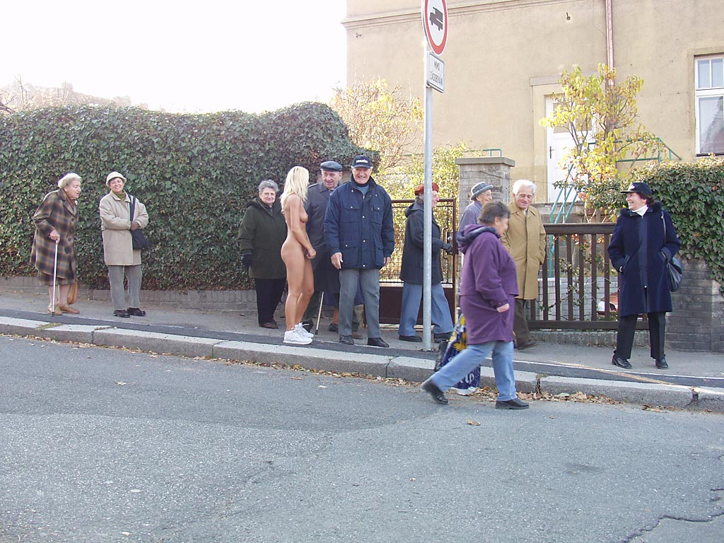 lenka-p-naked-in-public-blonde-tits-on-streets-26