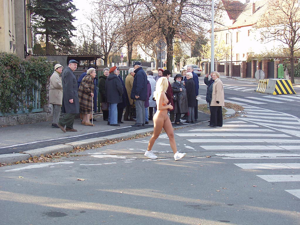 lenka-p-naked-in-public-blonde-tits-on-streets-33
