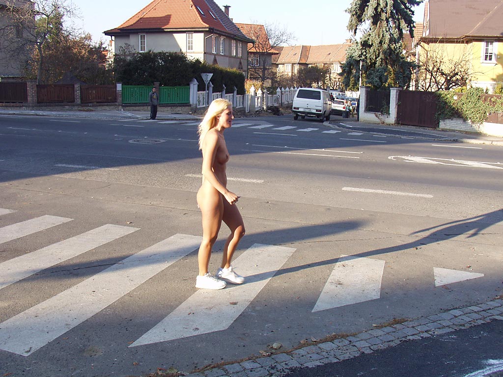 lenka-p-naked-in-public-blonde-tits-on-streets-35