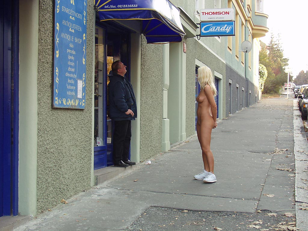 lenka-p-naked-in-public-blonde-tits-on-streets-51