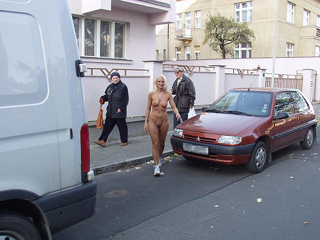 lenka-p-naked-in-public-blonde-tits-on-streets