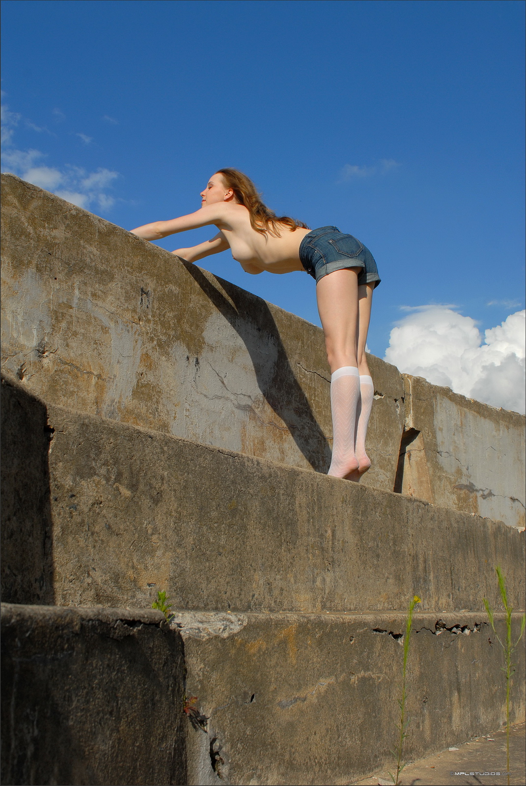 lidiya-concrete-wall-nude-slim-body-mplstudios-04