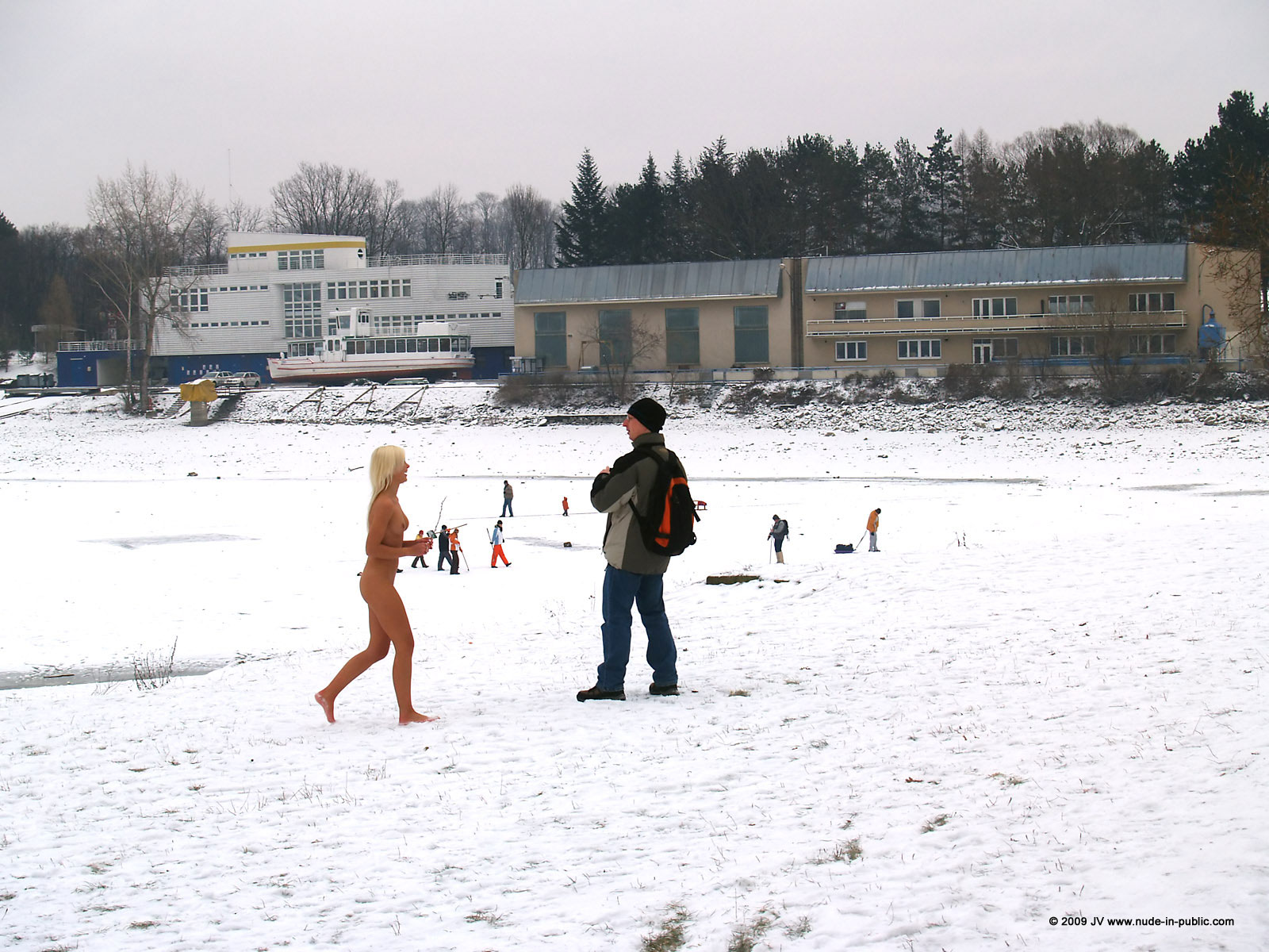 lola-winter-walk-naked-snow-blonde-nude-in-public-64