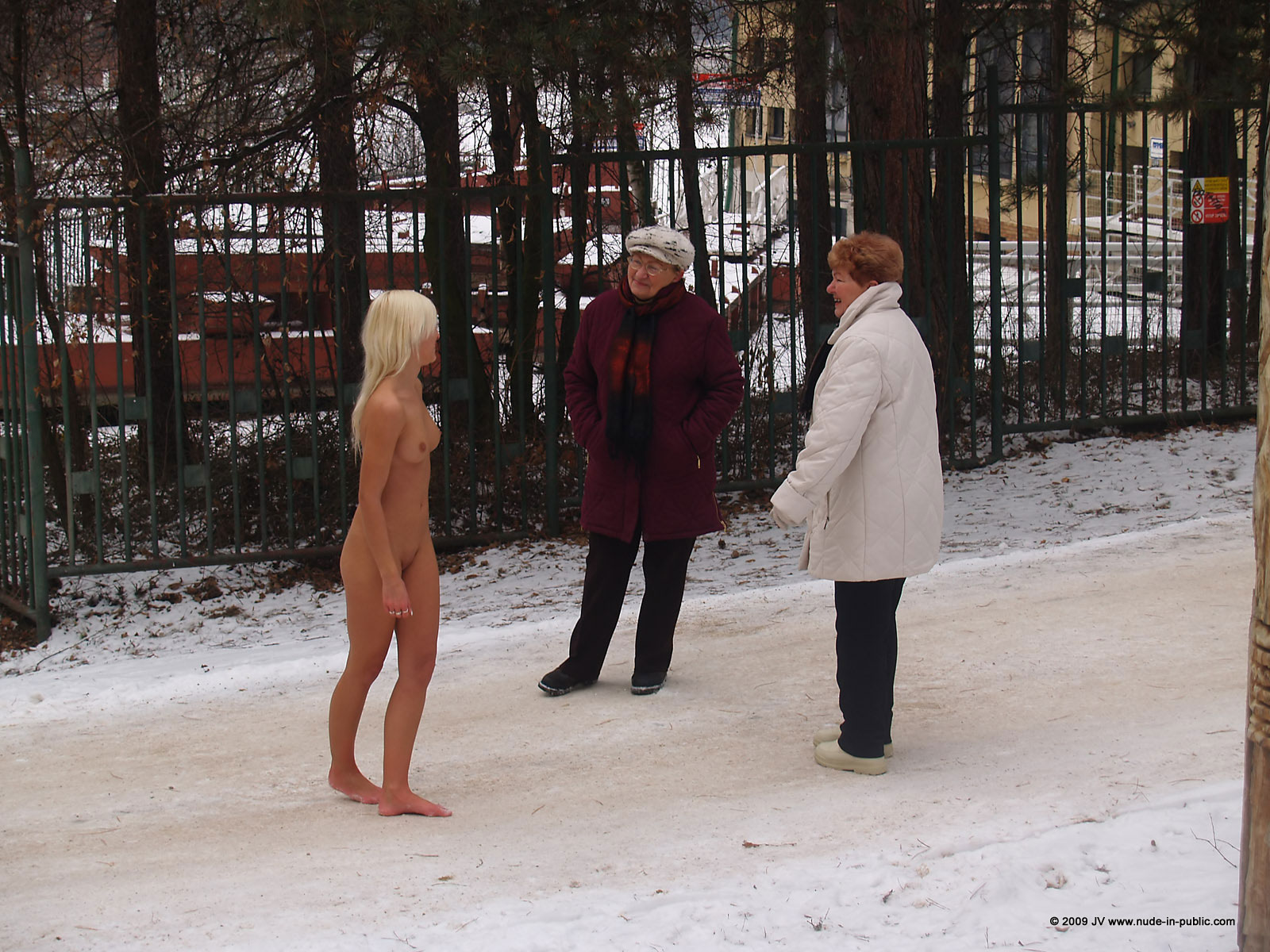 lola-winter-walk-naked-snow-blonde-nude-in-public-75