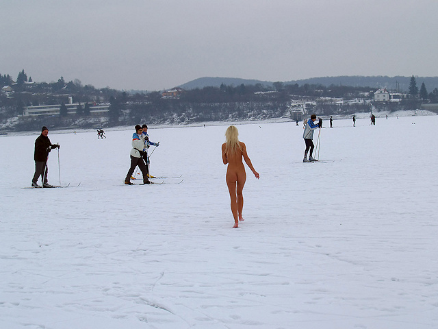 lola-winter-walk-naked-snow-blonde-nude-in-public