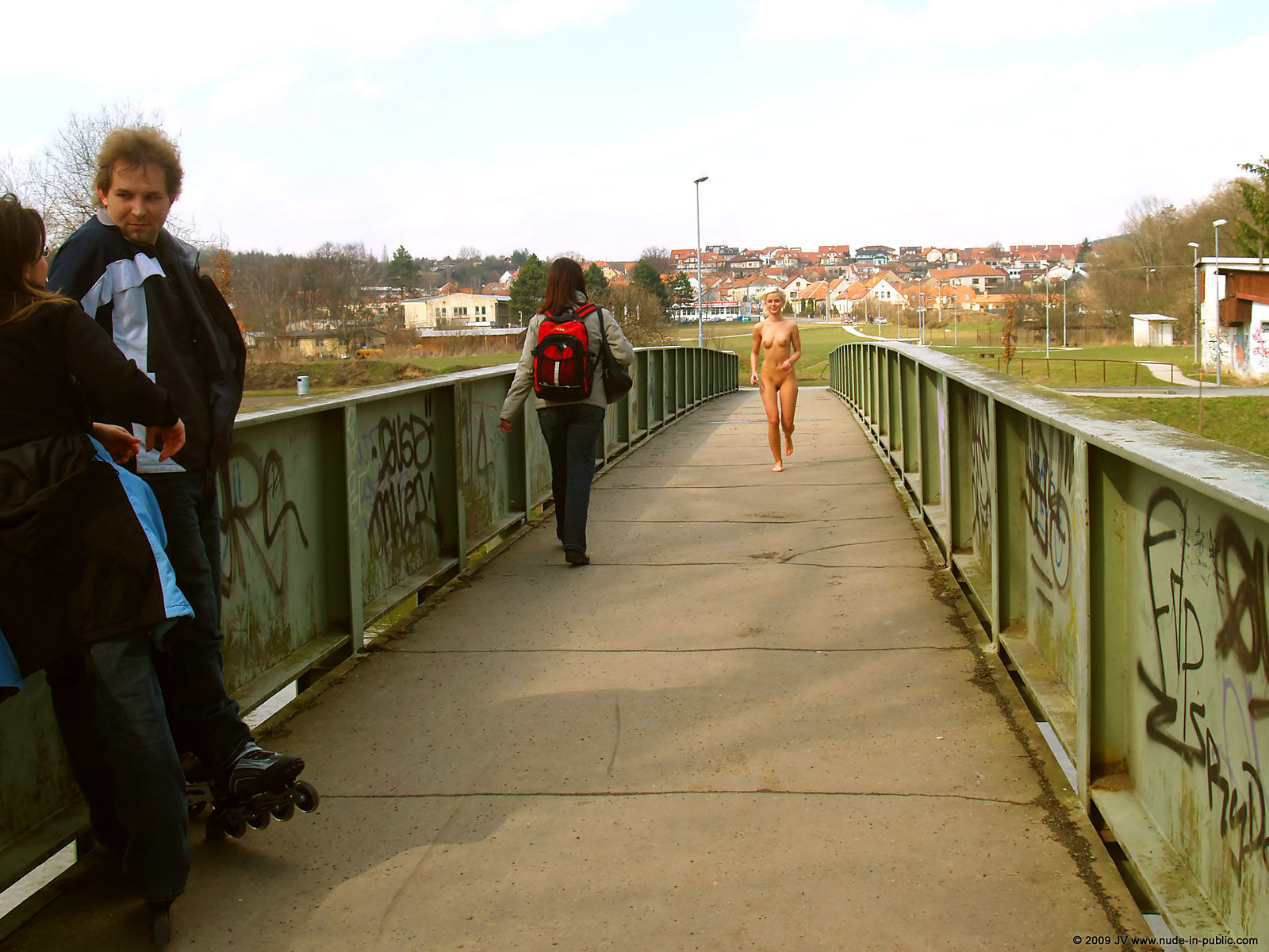lucin-slim-blondy-girl-walk-park-nude-in-public-30