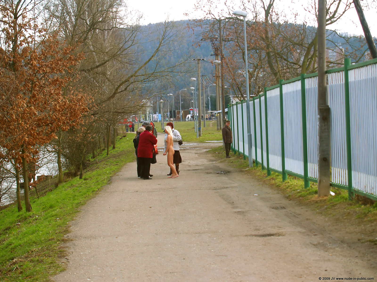 lucin-slim-blondy-girl-walk-park-nude-in-public-34