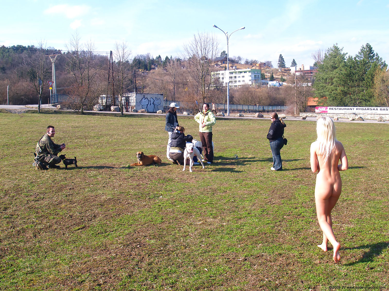 lucin-slim-blondy-girl-walk-park-nude-in-public-86