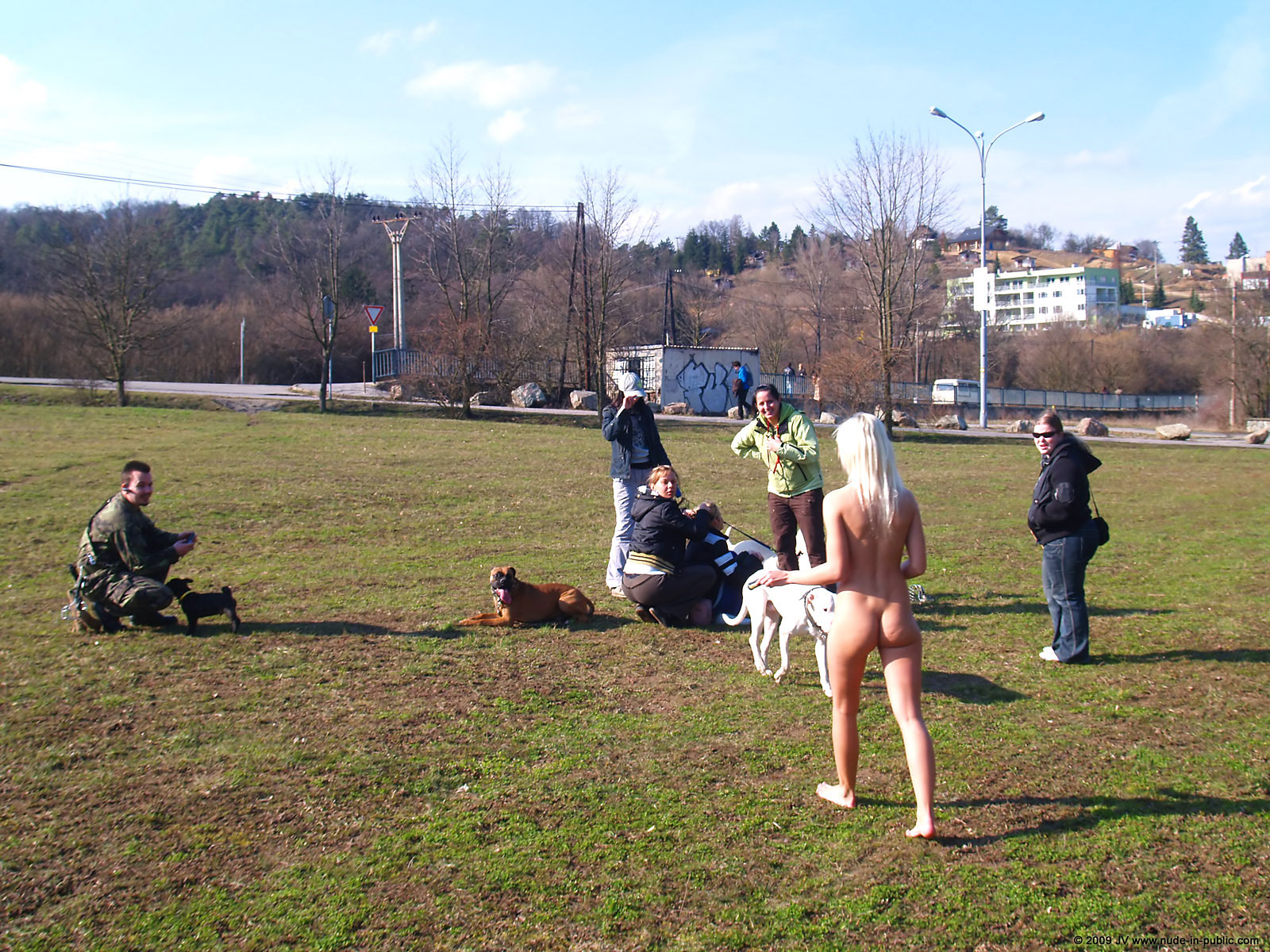 lucin-slim-blondy-girl-walk-park-nude-in-public-87