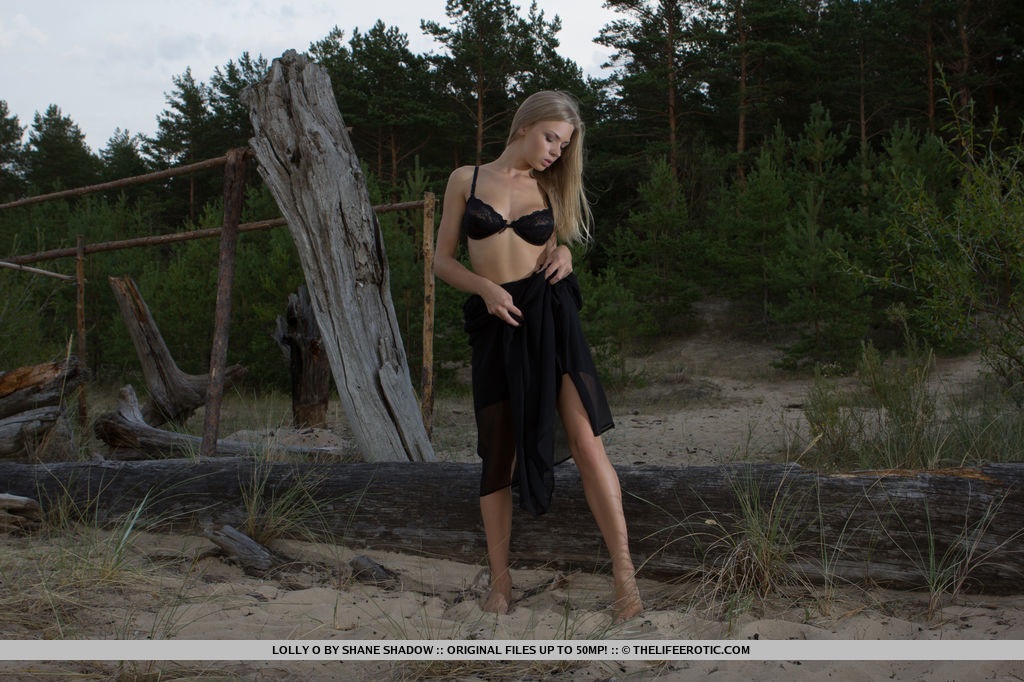 lolly-o-blonde-nude-sand-woods-thelifeerotic-03