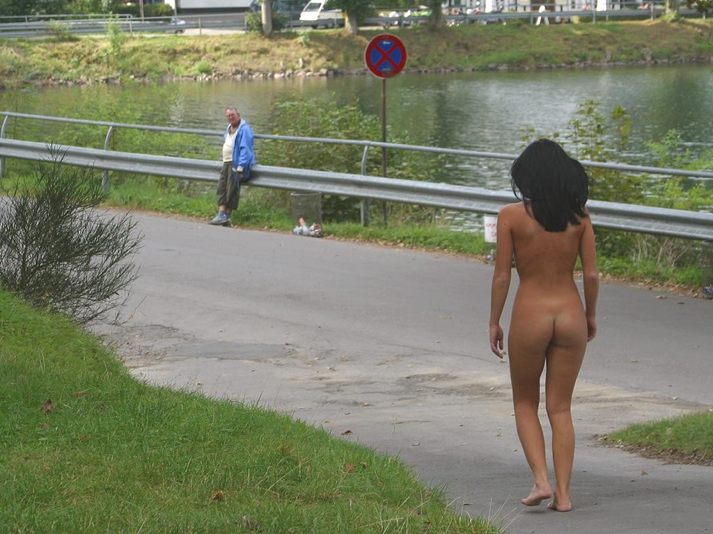 jana-k-long-walk-brunette-nude-in-public-05