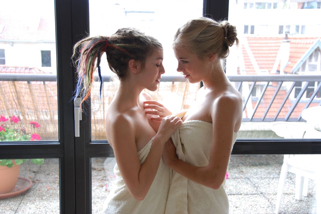 margo-lilas-teen-lesbians-on-balcony-naked-01