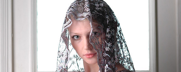 Maria with veil on her head