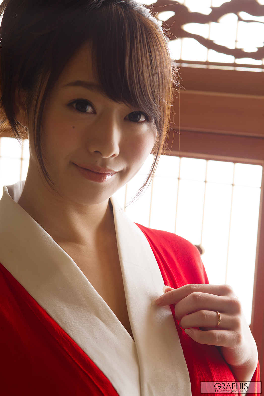 marina-shiraishi-red-kimono-boobs-naked-asian-graphis-02