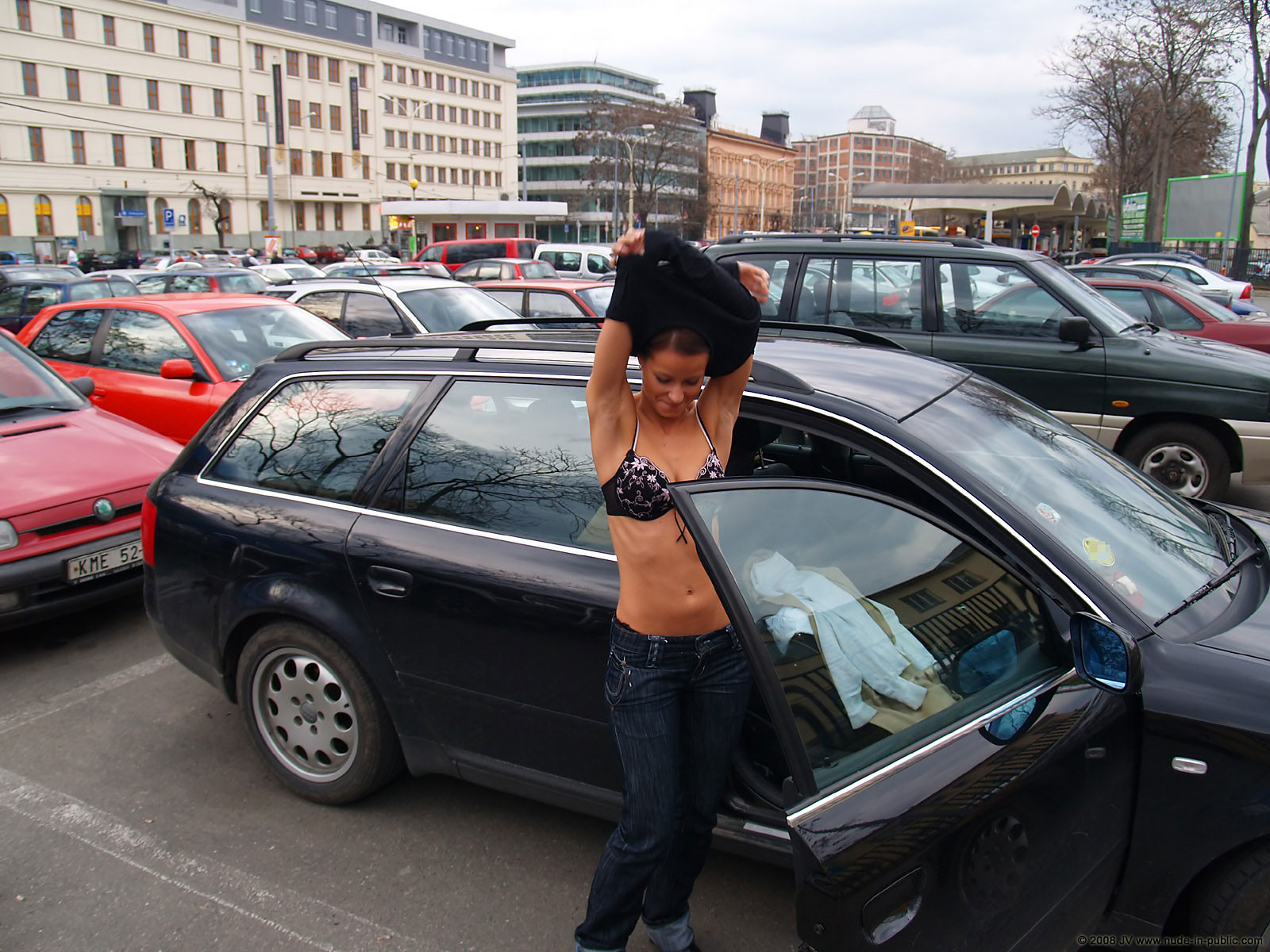 melisa-u-car-audi-flash-on-parking-nude-in-public-06