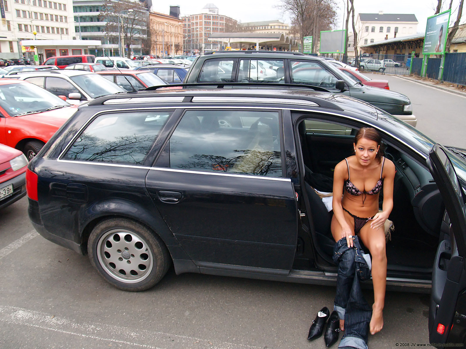 melisa-u-car-audi-flash-on-parking-nude-in-public-10