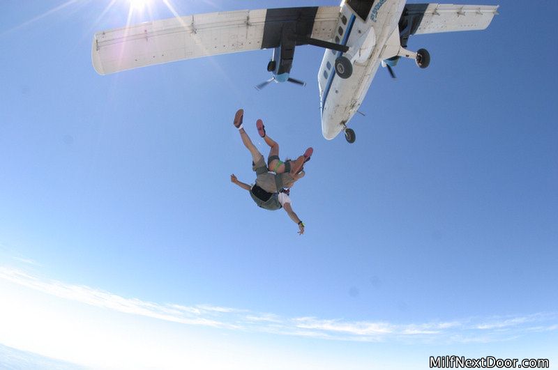 naked-skydiving-09