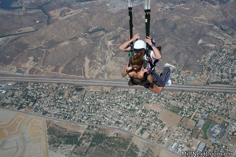 naked-skydiving-15