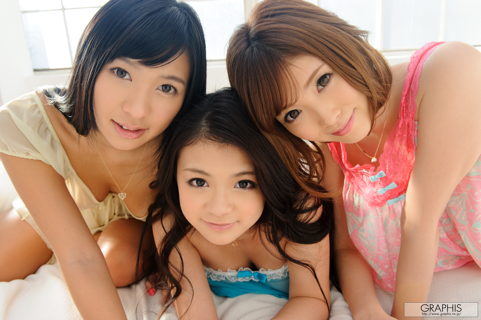 nana-ogura-lina-kato-kana-tsuruta-nude-graphis-girls-2012-20