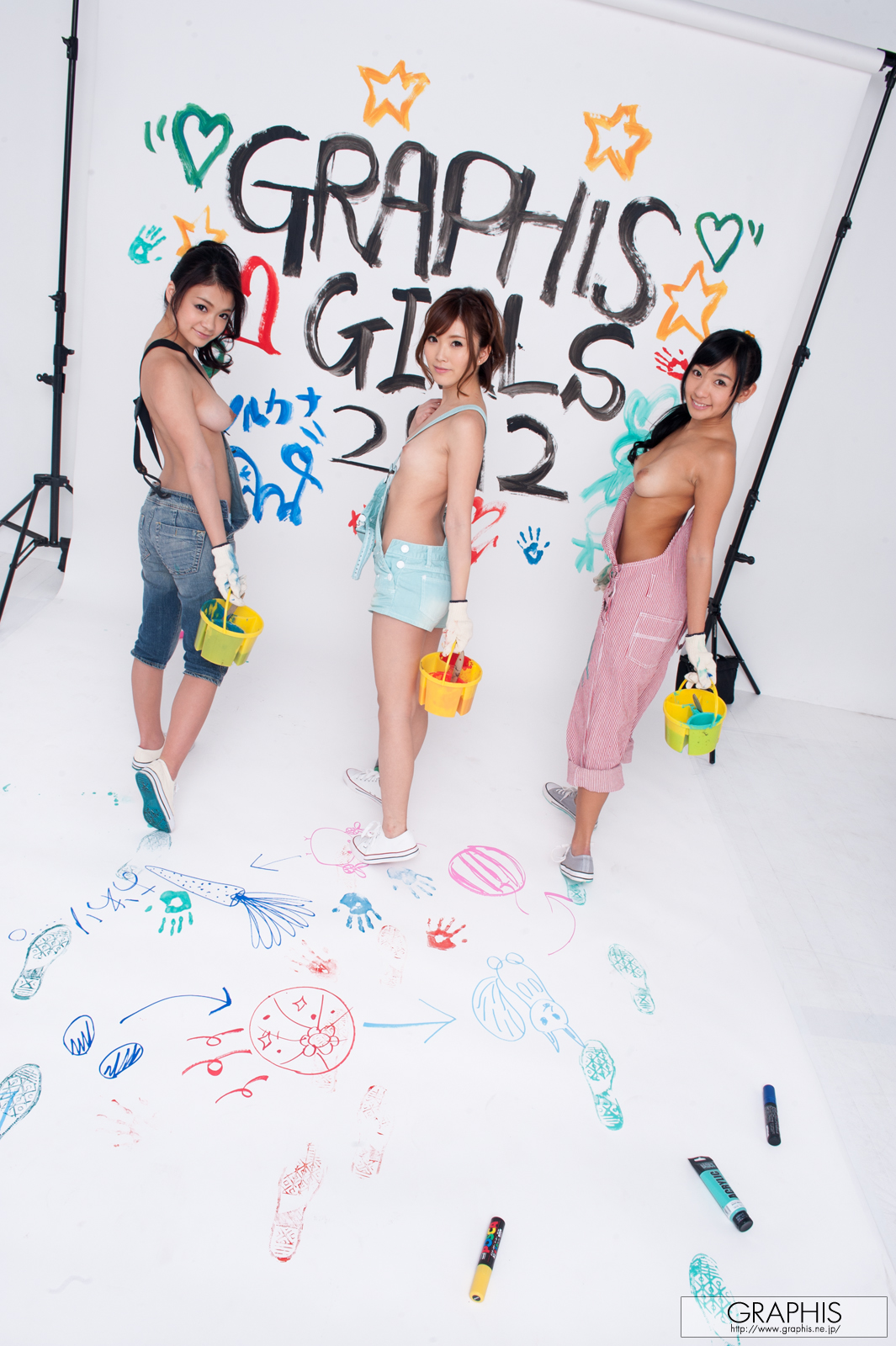 nana-ogura-lina-kato-kana-tsuruta-nude-graphis-girls-2012-34